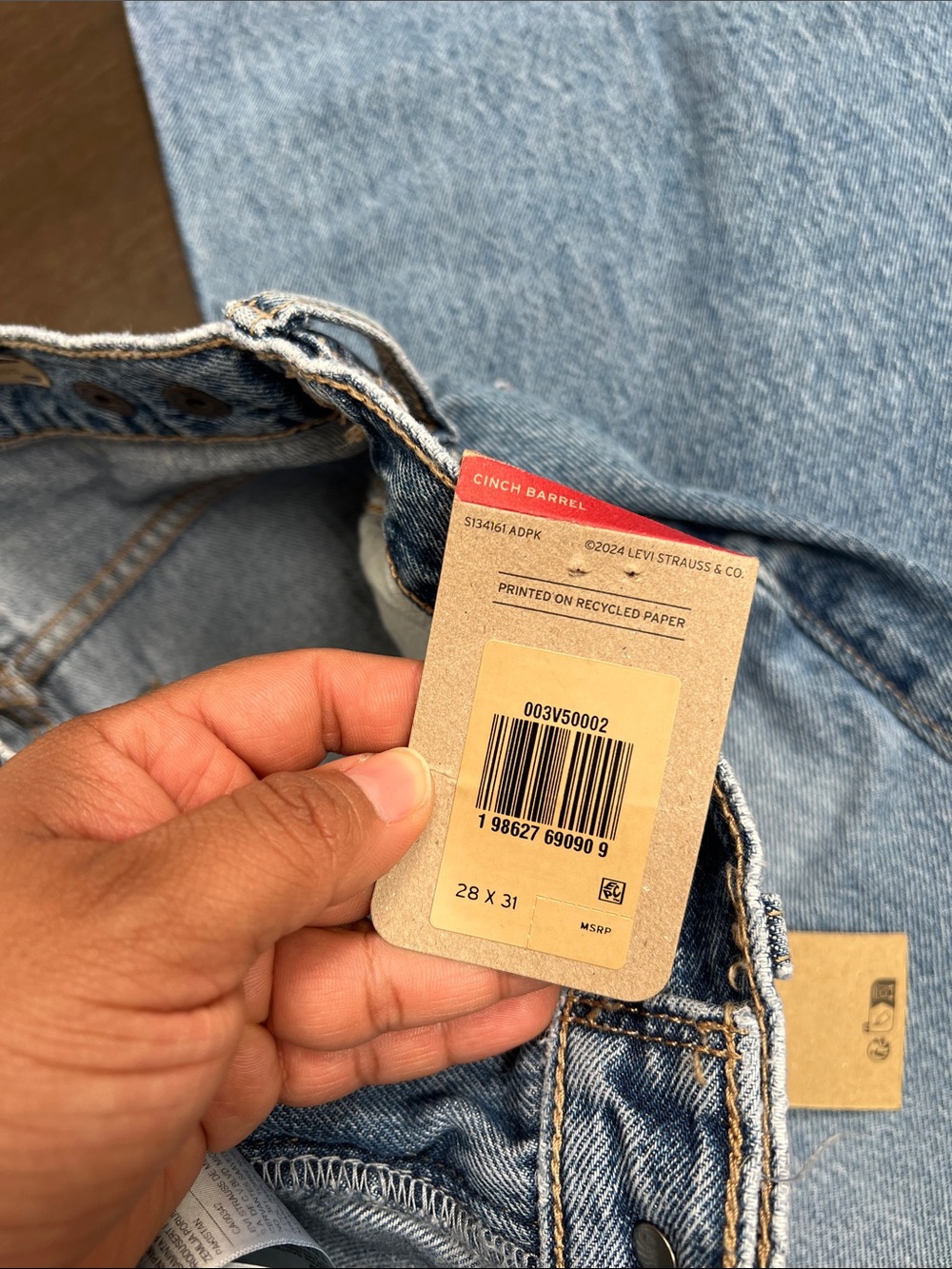 Levi's Light Blue Relaxed Cinch Barrel Jeans - Classic Wash - Picture 7 of 8
